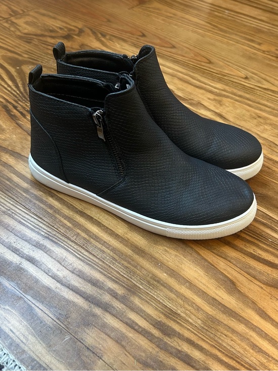 Amazon Shoes - Women’s Black Slip-On Zip Sneaker Boot